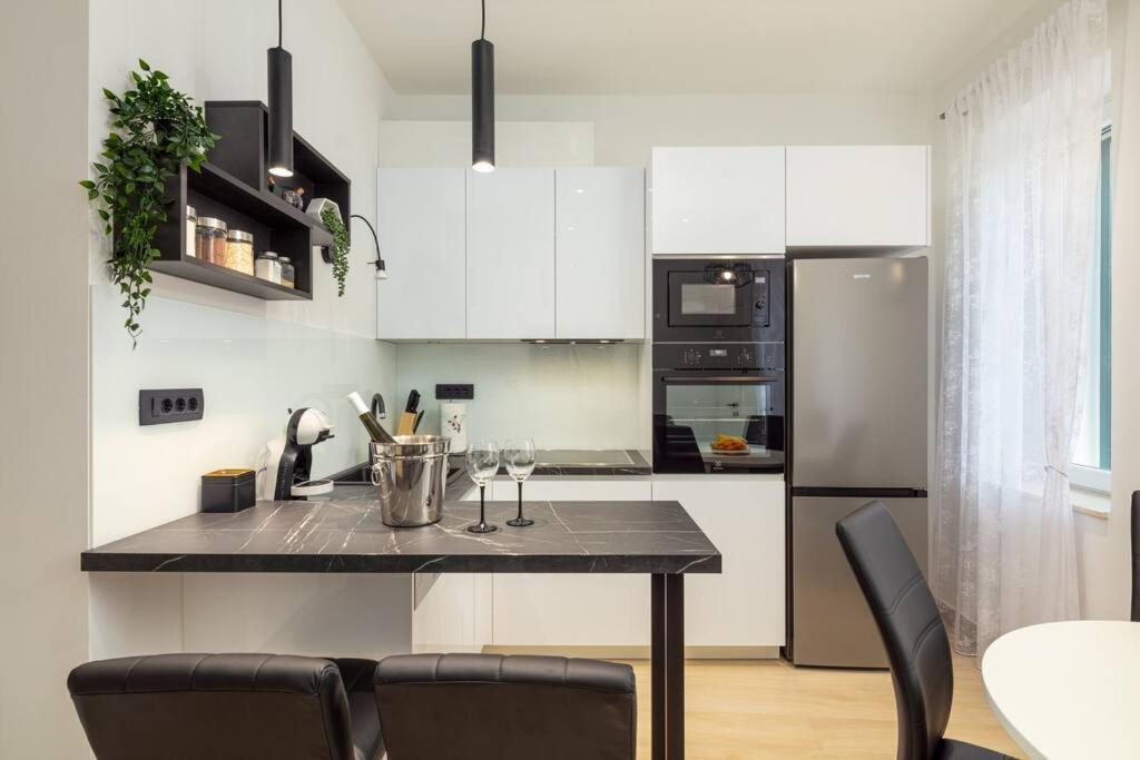 Apartman Drago 4* - 2 Minutes From The Town Centre Split Kültér fotó